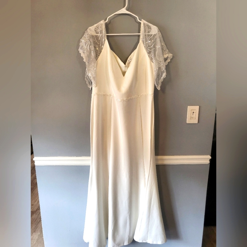 Plus Size Elegant And Simple Wedding Dress